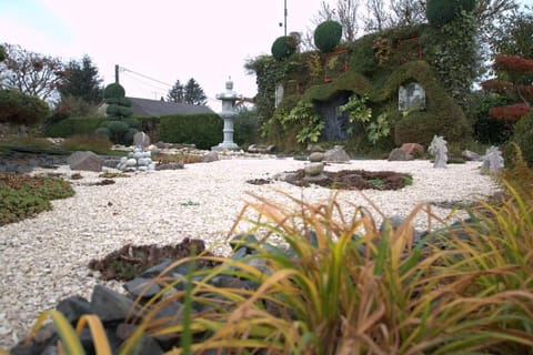 Cottage with large pool Au Jardin Du Levant House in Rhineland-Palatinate