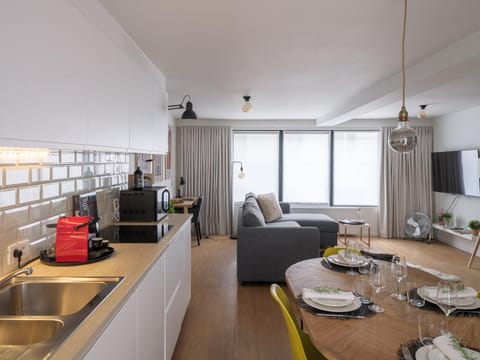 Coffee/tea facilities, Living room, Seating area, Dining area