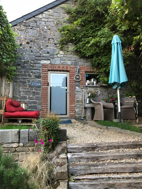 Gîte de Corbion une envie d'Ailleurs 6personnes et le Pt Bonheur 2 personnes Country House in Wallonia, Belgium