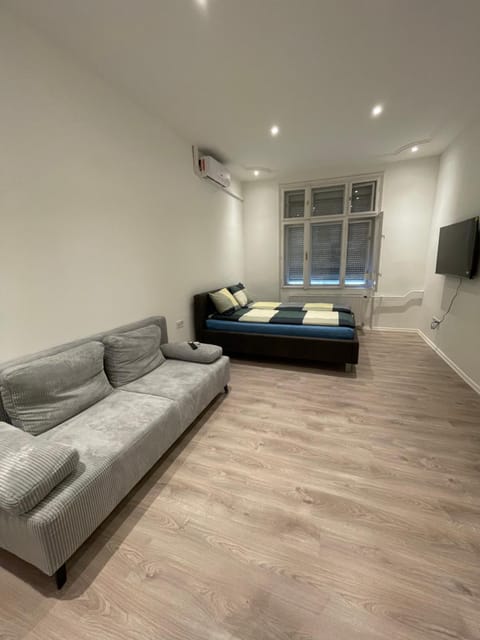Bed, TV and multimedia, Bedroom, air conditioner