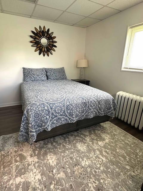 Stunning 3BR-Private Entrance-Renovated-Near City Apartment in Pittsburgh