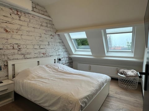 Bed, Bedroom, air conditioner