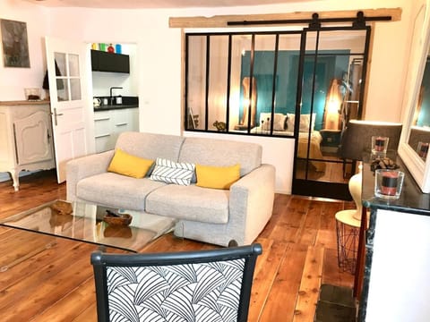 TV and multimedia, Living room, Dining area