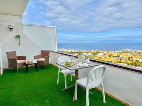 Day, View (from property/room), Balcony/Terrace, Dining area, Mountain view, Sea view