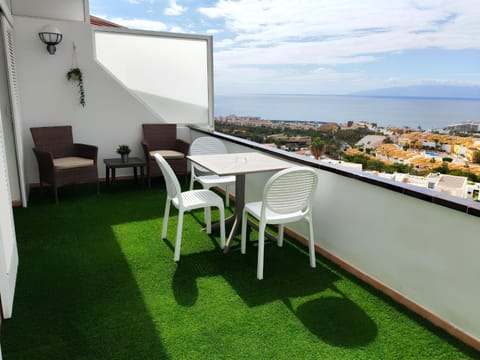 Property building, Day, View (from property/room), Balcony/Terrace, Dining area, Mountain view, Sea view