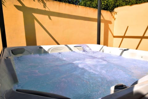 Hot Tub, Hot Tub