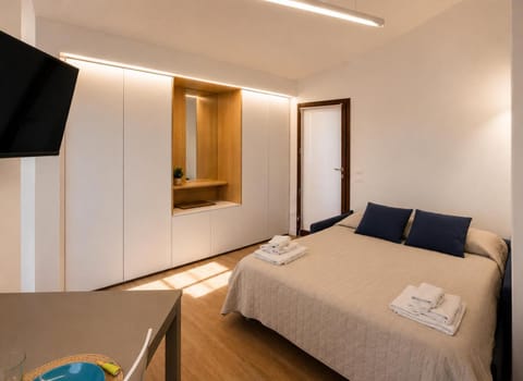 Bed, Photo of the whole room, wardrobe
