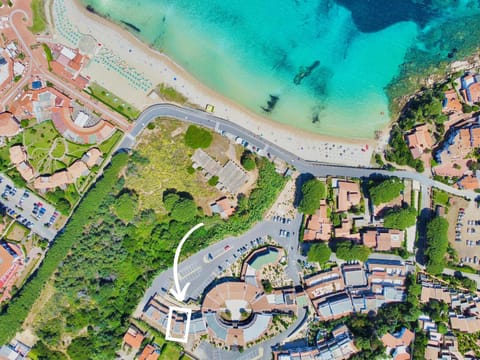 Restaurant/places to eat, Bird's eye view, Beach, Shopping Area, Parking