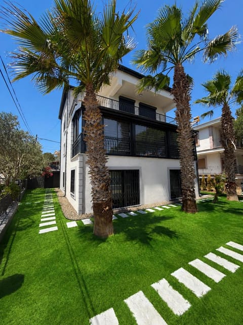 Off site, Garden