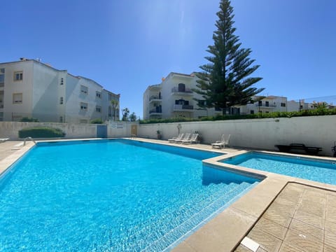 Swimming pool, sunbed