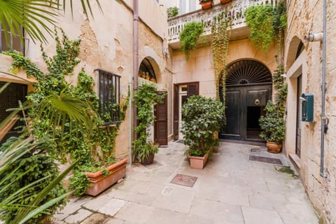 Property building, Facade/entrance