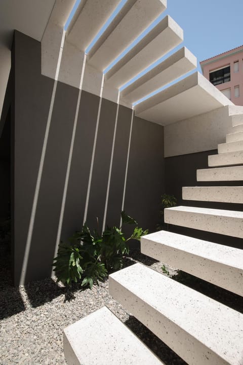 Property building, Patio, Facade/entrance, Day, Garden, Garden