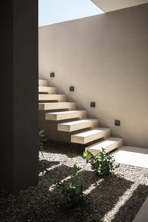 Property building, Patio, Facade/entrance, Garden, Garden