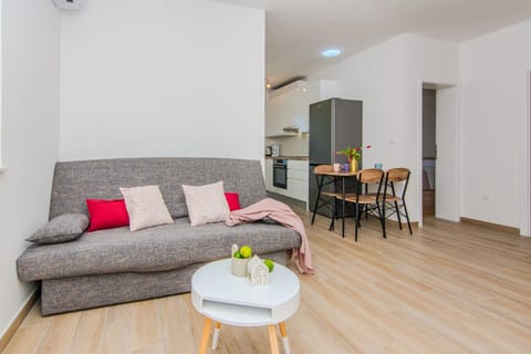 Living room, Seating area, Dining area, pet friendly