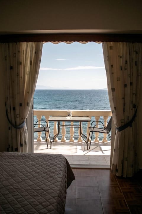 Bed, Sea view