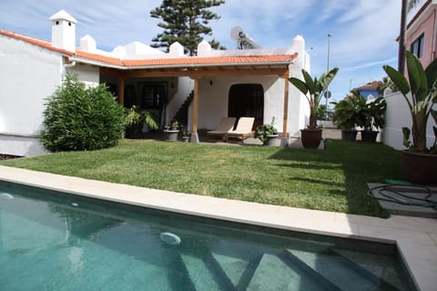 Property building, Garden, Garden view, Pool view, Swimming pool