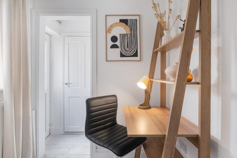 The Cedar - Free Parking, Netflix, Near M1, M69 Apartment in Leicester