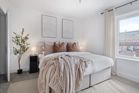 The Cedar - Free Parking, Netflix, Near M1, M69 Apartment in Leicester