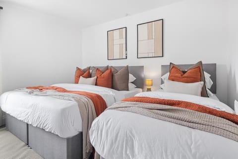 The Cedar - Free Parking, Netflix, Near M1, M69 Apartment in Leicester