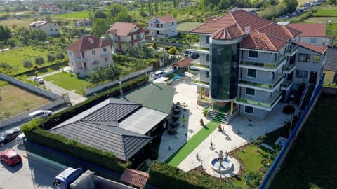 Property building, Restaurant/places to eat, Restaurant/places to eat, Day, Neighbourhood, Natural landscape, Bird's eye view, Children play ground, Evening entertainment, Breakfast, Location