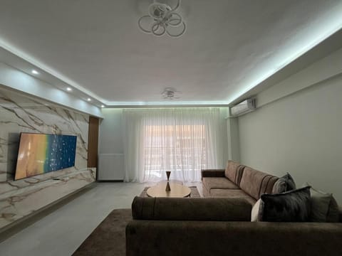 Modern Family Nest SKG Apartment in Thessaloniki