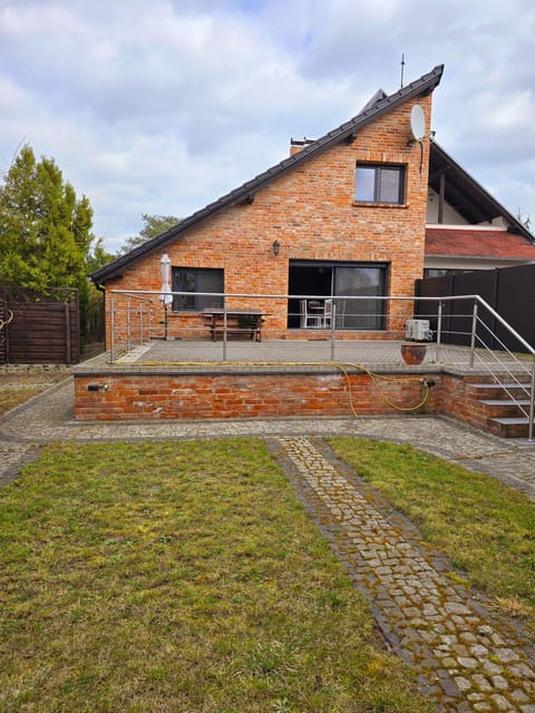 Property building, Spring, Day, Garden, Garden view