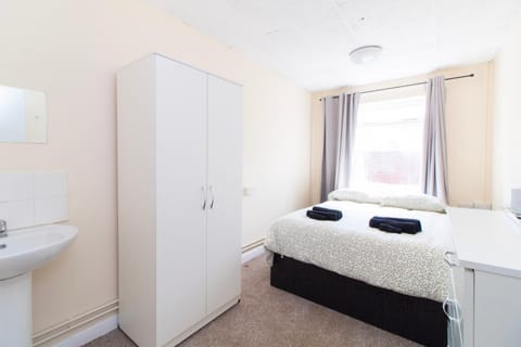 Brookvale Guest House Room 5 Bed and Breakfast in Southampton