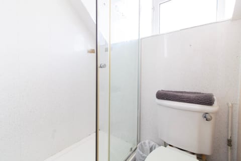 Brookvale Guest House Room 5 Bed and Breakfast in Southampton