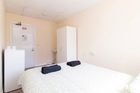 Brookvale Guest House Room 5 Bed and Breakfast in Southampton