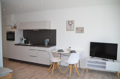 TV and multimedia, Coffee/tea facilities, Kitchen or kitchenette, Dining area