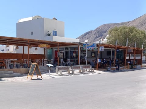 Property building, Restaurant/places to eat