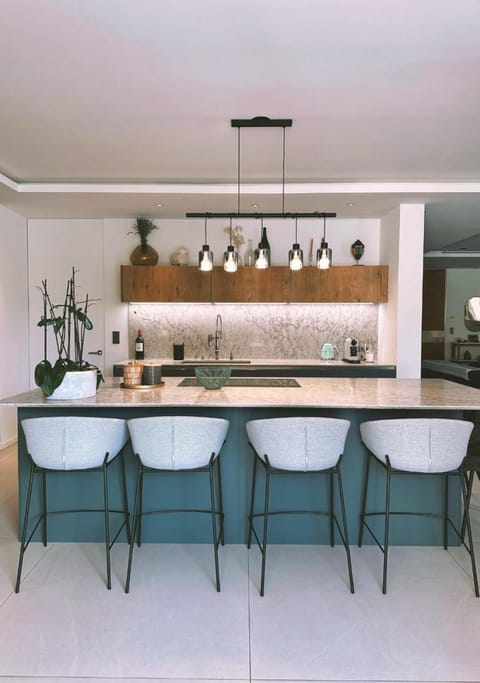 Dining area, kitchen