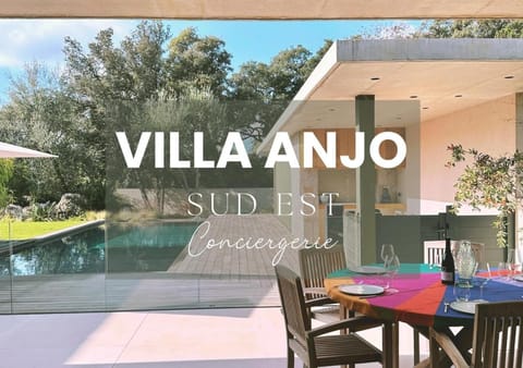 Patio, Swimming pool, concierge