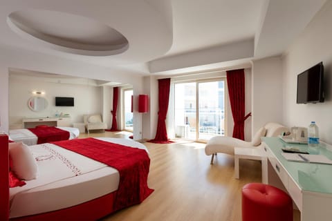 Bed, TV and multimedia, Photo of the whole room, Seating area, Bedroom