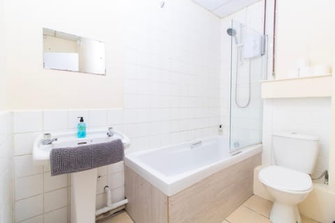 Brookvale Guest House Room 8 Bed and Breakfast in Southampton