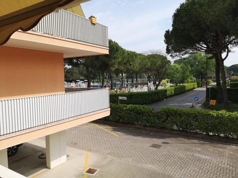 Property building, Neighbourhood