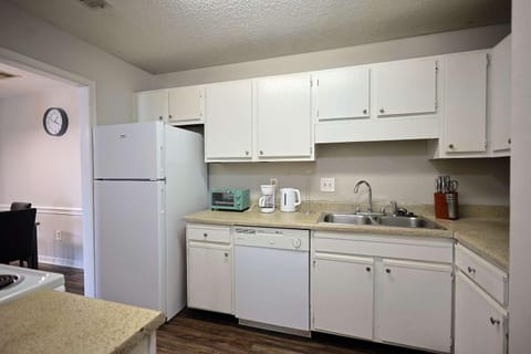 Northtown Apartments 4B I Comfy 2 Bed 2 Bath Apartment in Flowood