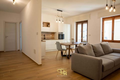 Kitchen or kitchenette, Seating area, Dining area