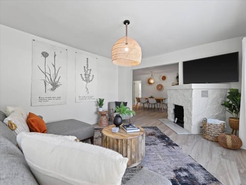 TV and multimedia, Living room, fireplace