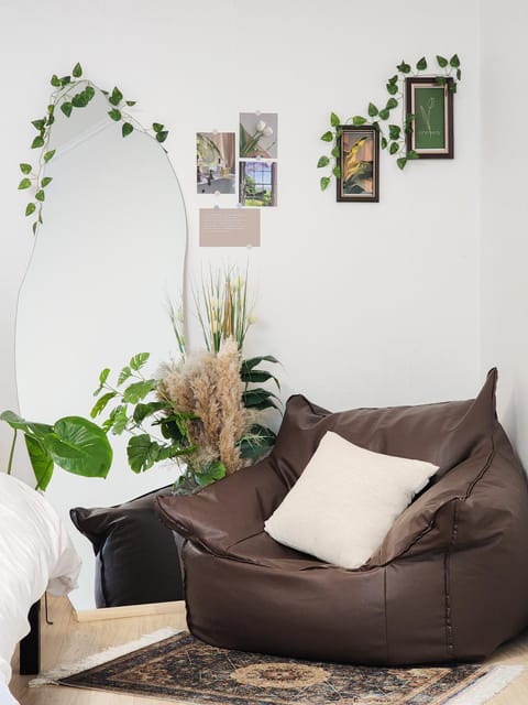 Seating area, Bedroom