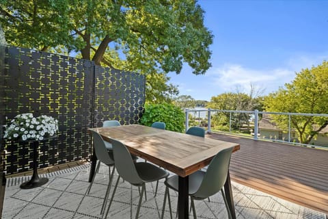 Patio, View (from property/room), Seating area, Dining area, Lake view