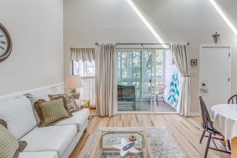 3 Mi to Beach Access Little River Retreat! Apartment in Little River