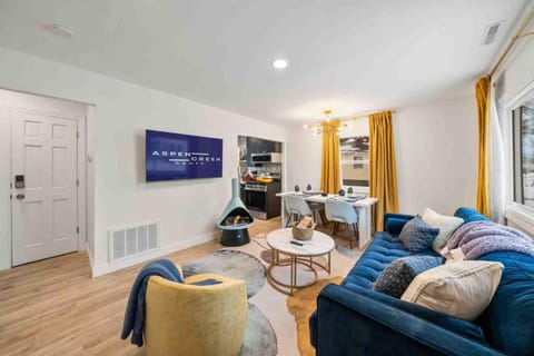 Chic 2br Near Nd Kingqueen Beds Firepitgrill House in South Bend