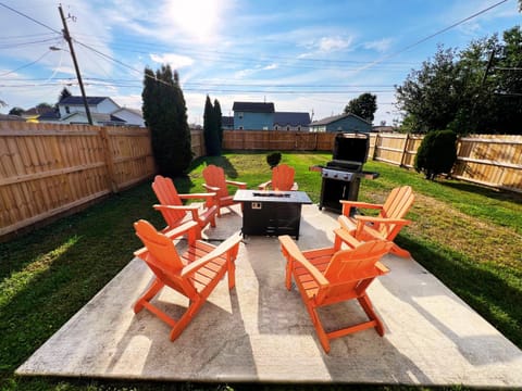 Chic 2br Near Nd Kingqueen Beds Firepitgrill House in South Bend