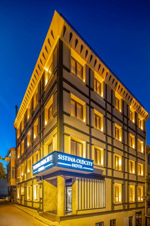 Property building, Facade/entrance, Night