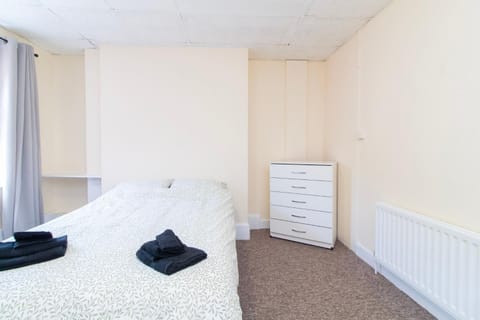 Brookvale Guest House Room 14 Bed and Breakfast in Southampton