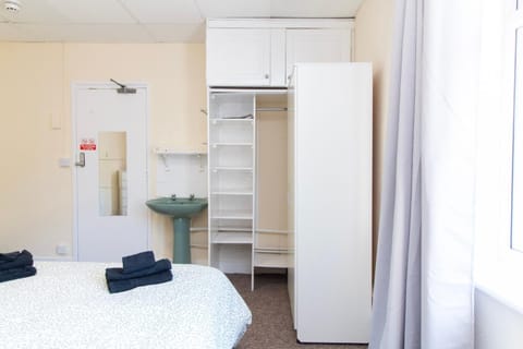 Brookvale Guest House Room 14 Bed and Breakfast in Southampton