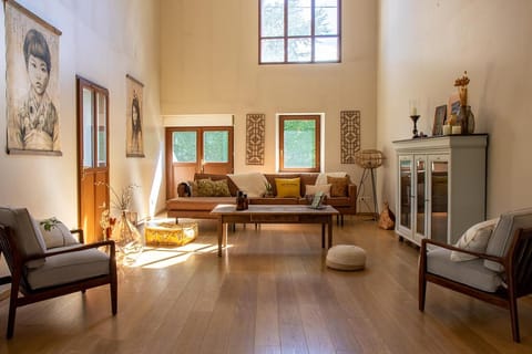 Living room, internet