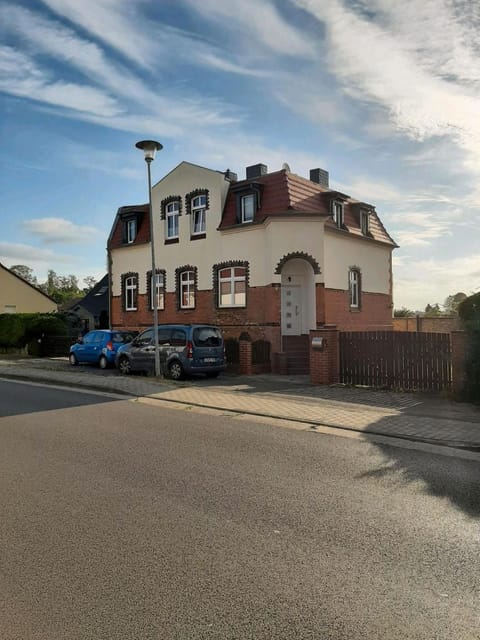 Property building, Street view, Parking
