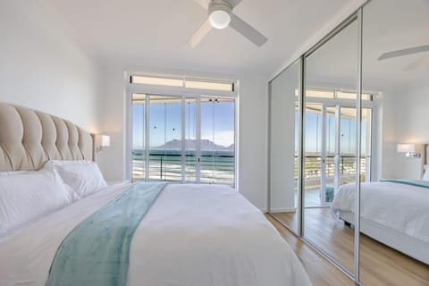 Bed, Bedroom, Mountain view